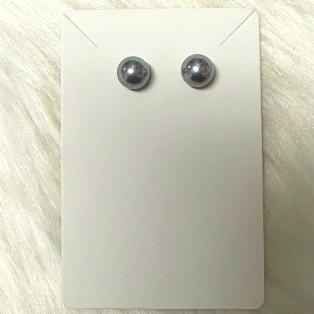 🩷🆕🩷 Grey Pearl Stud Earrings